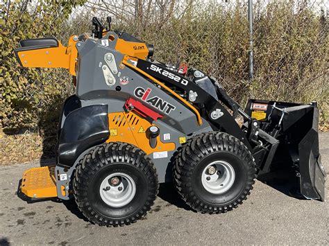 giant mini skid steer